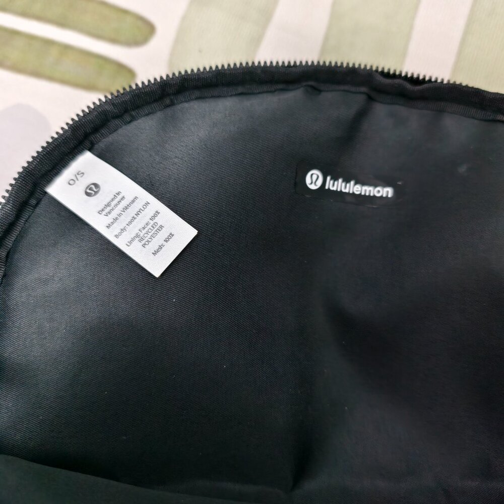 💕Lululemon All Night Festival Bag 5L - Black w/ Gold Hardware Crossbody Sling - Picture 7 of 7